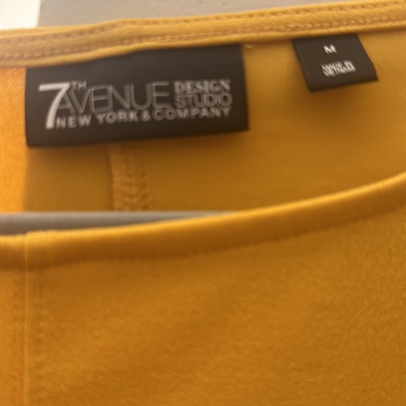 NY&CO 7th Avenue top - Picture 4 of 5